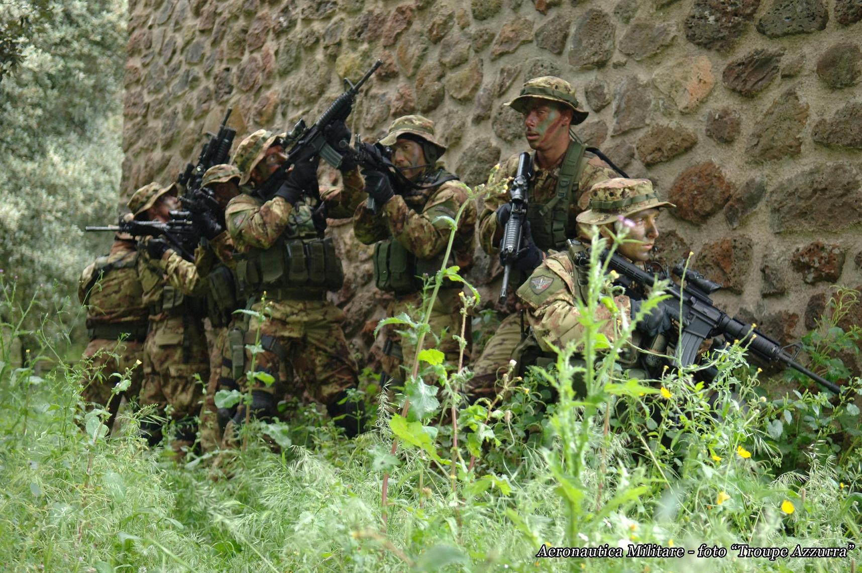 Esercito Italiano 4th Alpini Paracadutisti during the exercise (1716×
